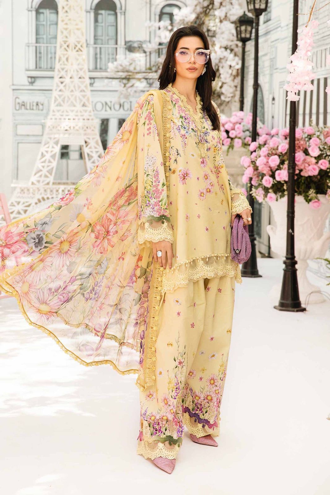 *Alhamdulillah*
𝘽𝙧𝙖𝙣𝙙 : *maria b baroque iznik replica
𝙎𝙩𝙪𝙛𝙛: *lawn 3pc